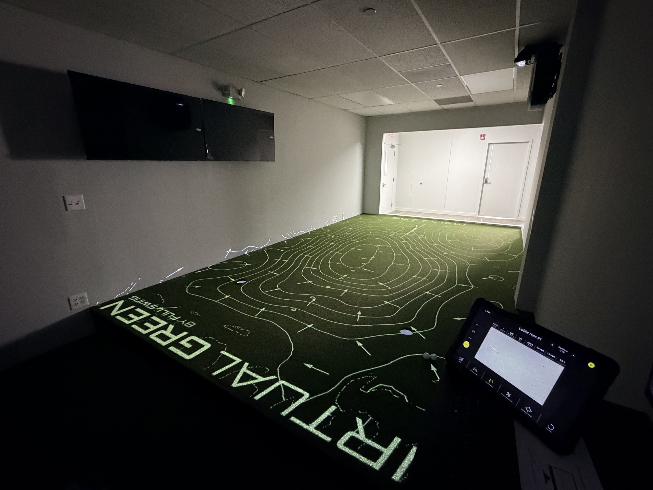 Putting studio