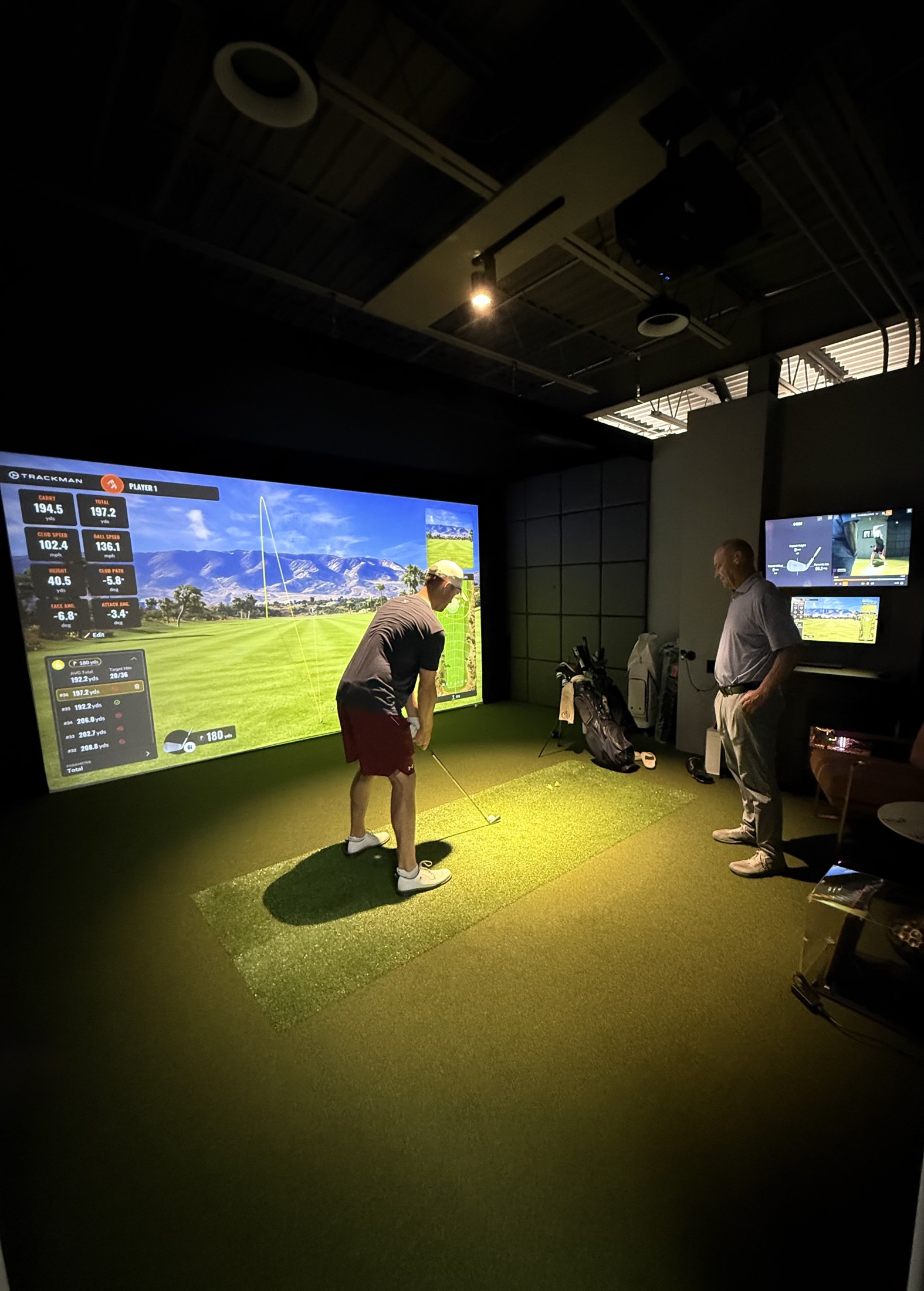 TrackMan simulator bay